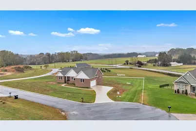 130 Oak Pointe Lane, Wilkesboro, NC 28697 - Photo 38