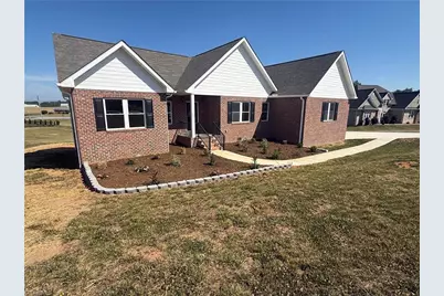 130 Oak Pointe Lane, Wilkesboro, NC 28697 - Photo 2