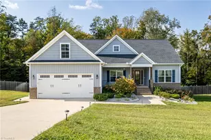 5604 Ashview Ct, Summerfield, NC 27358 - Photo 2