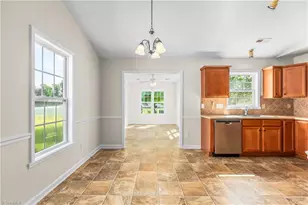 1522 Hamilton Hills Dr, Greensboro, NC 27406 - Photo 6