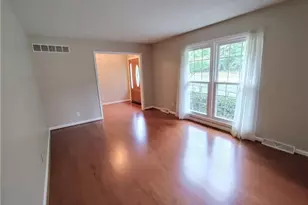 4704 Chesterton Dr, Greensboro, NC 27406 - Photo 8