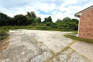 600 S Benbow Rd, Greensboro, NC 27401 - Photo 4