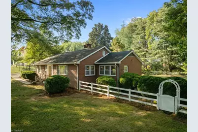 502 W Hunter Street, Madison, NC 27025 - Photo 2