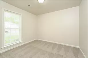 4403 Pleasant Valley Rd, Greensboro, NC 27406 - Photo 12