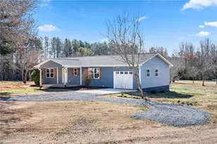 179 Stephens Ln, Thomasville, NC 27360 - Photo 2