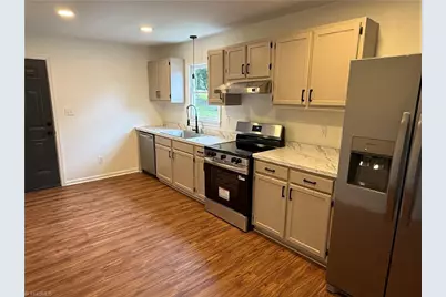 411 Doak Street, Thomasville, NC 27360 - Photo 2