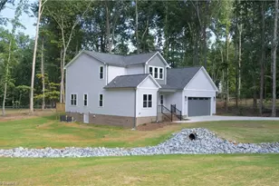 540 N Timberlea St, Liberty, NC 27298 - Photo 2