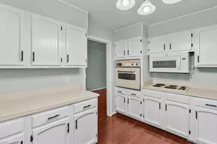 5115 Edinborough Rd, Greensboro, NC 27406 - Photo 16