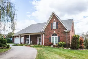 148 Magnolia Dr, North Wilkesboro, NC 28659 - Photo 10