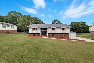 6433 Lamshire Rd, Kernersville, NC 27284 - Photo 2