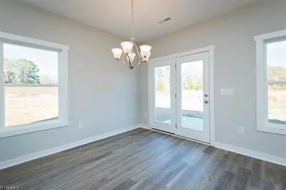 409 E Lee Avenue, Yadkinville, NC 27055 - Photo 6