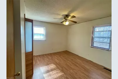 217 Lakeview Drive E, Thomasville, NC 27360 - Photo 10