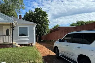 1510 Blandwood Dr, High Point, NC 27260 - Photo 2