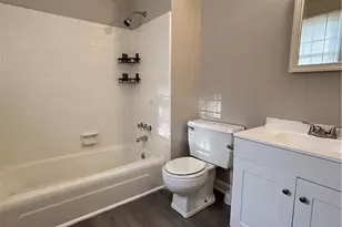 32 Forsyth St, Thomasville, NC 27360 - Photo 2