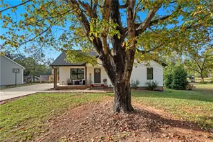 218 Taylor St, Yadkinville, NC 27055 - Photo 2