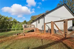 218 Taylor St, Yadkinville, NC 27055 - Photo 36