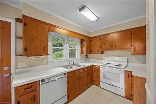 615 Paris St, Graham, NC 27253 - Photo 12