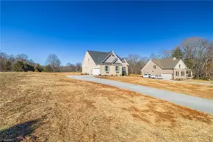 8305 Pyramid Dr, Summerfield, NC 27358 - Photo 4