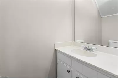 319 E Montcastle Drive #Unit B, Greensboro, NC 27406 - Photo 10