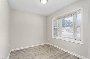 319 E Montcastle Dr, Greensboro, NC 27406 - Photo 4