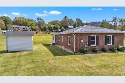 313 Arrowood Street SE, Lenoir, NC 28645 - Photo 4