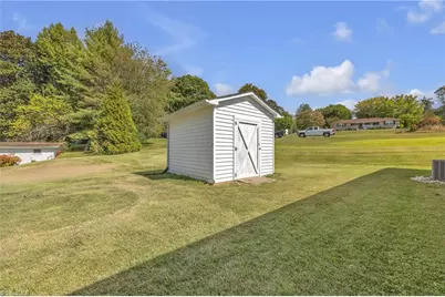 313 Arrowood Street SE, Lenoir, NC 28645 - Photo 34