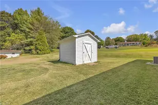 313 Arrowood St SE, Lenoir, NC 28645 - Photo 34