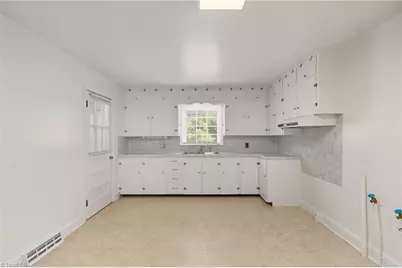 445 E Devonshire Street, Winston-Salem, NC 27127 - Photo 10