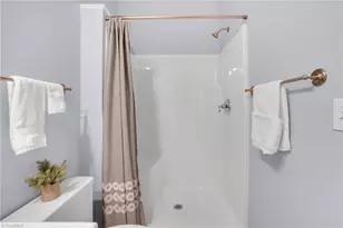 100 Sunset Cir, Greensboro, NC 27408 - Photo 20