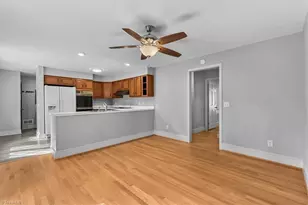 904 Pebble Dr, Greensboro, NC 27410 - Photo 10