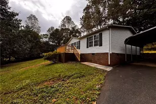 181 Fox Walk Ln, Pilot Mountain, NC 27041 - Photo 2