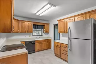 5807 Woodcliff Dr, Greensboro, NC 27410 - Photo 10