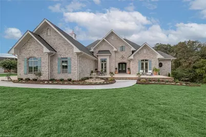 202 Canterbury Drive, North Wilkesboro, NC 28659 - Photo 2