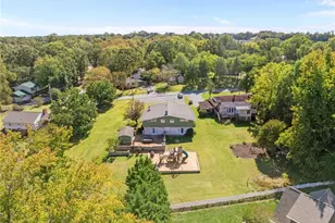 2323 Pineview Dr, Burlington, NC 27215 - Photo 8
