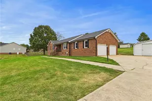 6882 Kelly Coltrane Dr, Randleman, NC 27317 - Photo 2