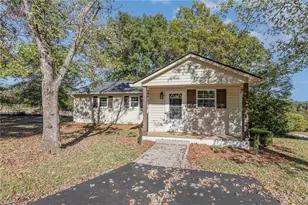 150 Witt St, Mount Airy, NC 27030 - Photo 2