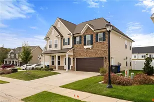 2124 Beechwood Vw Dr, Winston-Salem, NC 27106 - Photo 2