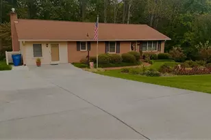 161 Ridgeview Dr, Mount Airy, NC 27030 - Photo 2