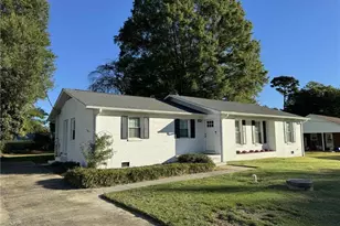 149 Vance St, Dobson, NC 27017 - Photo 4