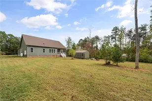 4045 Clapp Mill Rd, Burlington, NC 27215 - Photo 12