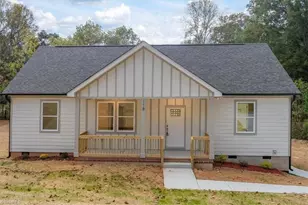 118 Aspen St, Yadkinville, NC 27055 - Photo 2