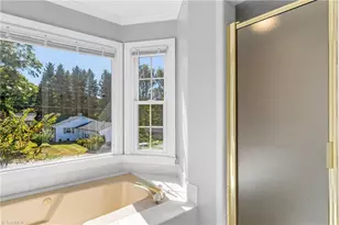 1203 Westminster Dr, Greensboro, NC 27410 - Photo 26