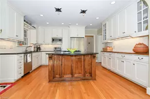 223 E Avondale Dr, Greensboro, NC 27403 - Photo 10