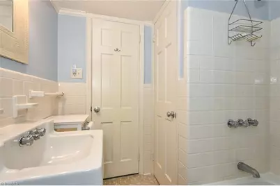 223 E Avondale Drive, Greensboro, NC 27403 - Photo 38