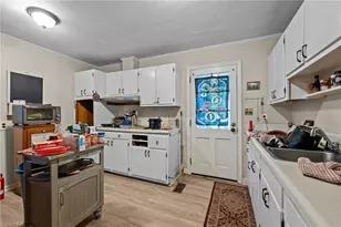 6203 Roblyn Rd, Greensboro, NC 27410 - Photo 20