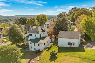 704 9th St, North Wilkesboro, NC 28659 - Photo 2