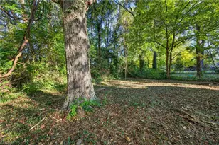 1213 Lolly Ln, Greensboro, NC 27405 - Photo 8