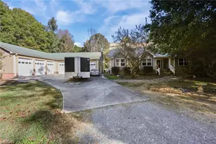 952 Flat Swamp Rd, Denton, NC 27239 - Photo 2