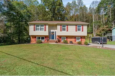 328 Country Club Road, Wilkesboro, NC 28697 - Photo 2