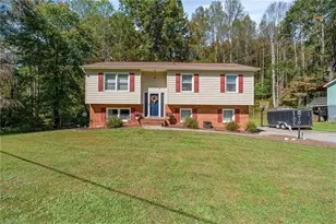 328 Country Club Rd, Wilkesboro, NC 28697 - Photo 2